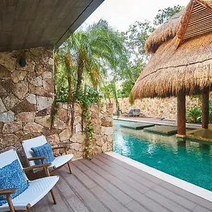 Luxury Poolside Gem With Pool, Jacuzzi & Gym Tulum